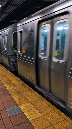 NYCS: #R68 on southbound Q leaving Dekalb-Flatbush #mta #youtubeshorts #nycsubway #downtownbrooklyn