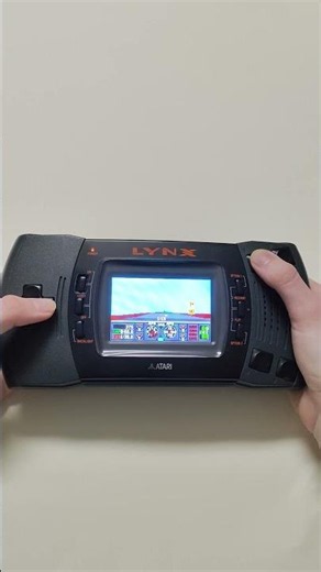 Playing Hard Drivin' on the Atari Lynx II #retrogaming