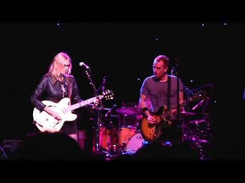 Aimee Mann- "Voices Carry" (1080p HD) Live in NYC 2013