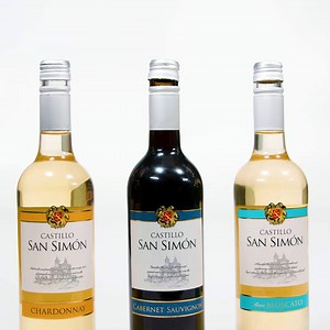 Flick open a bottle of wine from Castillo San Simon this weekend, only $3. Pesky corks not included! | Hy-Vee