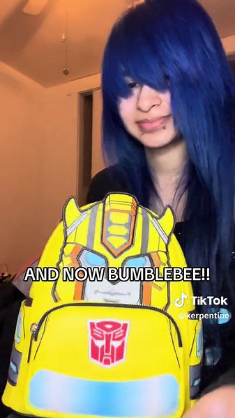 MORE BACKPACKS!! AND USING THE MERCH I GOT FROM TFCON 🥰💖💖 #transformers #tfa #transformersanimated #bumblebee #optimus #blitzwing #optimusprime #transformersmovie #tfcon #tfcon2024 #tfconla #transformerstok #autobotsrollout #autobots #loungefly #bumblebeemovie #bumblebeetransformers #blitzwingtransformers #scene #scenehair #scenegirl #sceneboy #emoscene #emo #scenemo #scemo #2000sthrowback #transformersrobotsindisguise #transformersmtmte #transformersfigures #transformerscartoon #starscream #