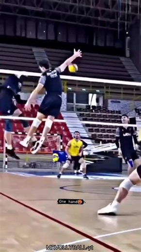 one hand block 😨🤯 #volleyball