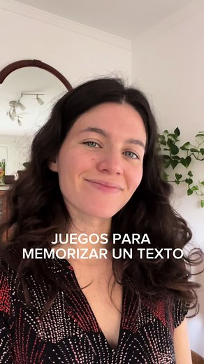 ✨jugar con un texto hasta tenerlo integrado 🫶🏼estas son algunas maneras de aprenderse un texto, hay muchísimas más, también me gusta mucho escribirlos múltiples veces 💕esto es una pequeña muestra de una ínfima parte del trabajo previo a exponernos que hacemos lxs actuantes 🧚🏼‍♀️el fragmento de texto que utilizo pertenece a Héctor Abad Faciolince, es de su novela El olvido que seremos . . #actor #actriz #argentina #barcelona #entrenamiento
