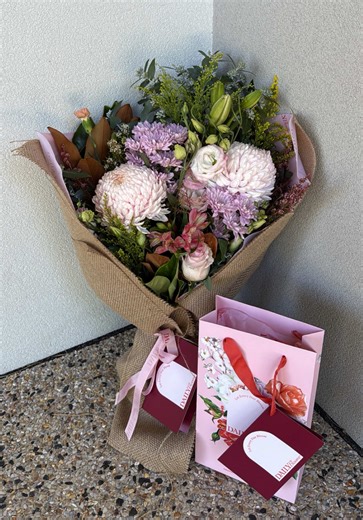 @leelo.active I LOVE YOU 🥺🥺🤍🪽 how is this real life !!! ps: POST THAT CONTENT GIRL #flowers #growth #ambassador #activewear #lucky