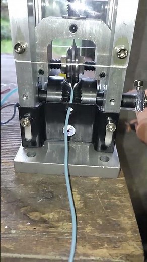 Cette machine pour se faire de l'argent avec le cuivre est incroyable