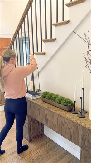 Styling a DIY console table #diy #consoletable #table #home #homediy #diyprojects #decoration #decor