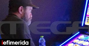 «Άλλος Άνθρωπος»: Δείτε φωτογραφία του Πολυχρονόπουλου, να παίζει «φρουτάκια» -«Έπαιζε τζόγο, ήταν καλός παίκτης» - iefimerida.gr