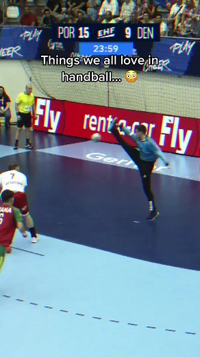 Impressive Double-Saves by 18-Year-Old Handball Goalkeeper