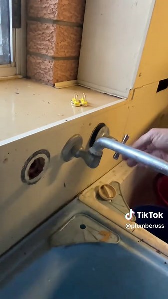 Laundry Tap Set Replacement Guide for Homeowners