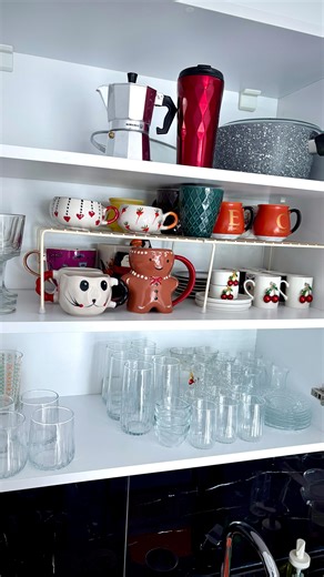 Eda Kurt | Kirada yaşamanın zorlukları bitmez⬇️ 1+1 ev ve mutfakla salonun bir arada olması Mutfak dolaplarının yetersizliği Daha bir sürü şey ..... | Instagram