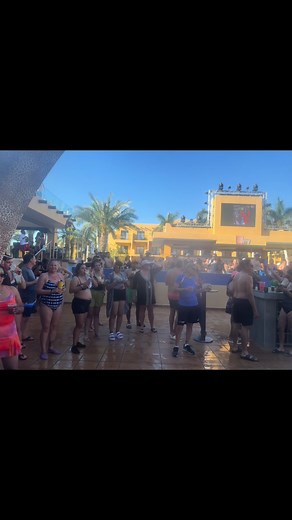 If you like a good pool party when on vacation then RIU may be the resort chain for you! They have jungle and pink parties during the day on Tuesday's and Fridays and white and neon parties at night on Wednesdays and Saturdays! Non-stop drinks and action! Or you can stay and not participate, as they are not happening in the main pool areas! | Seas the Day Getaways