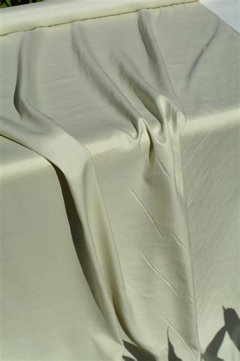 Spun Silk Broadcloth Fabric | Light Green 100% Silk, Lightweight 45” Width | Matte Sewing Fabric, Dressmaking & Couture | by 1/2 Yard - Etsy