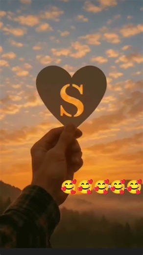 🥰S letter status video 🥰#whatsappstatus #lovesong #ytshorts 🥰