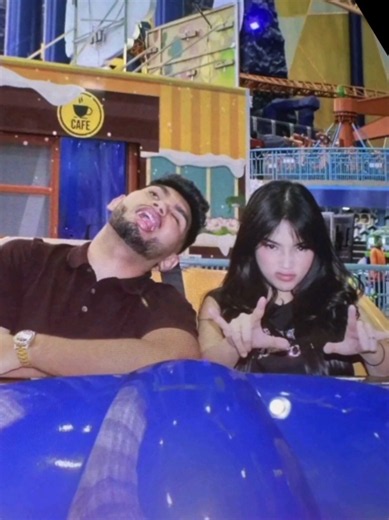 Ohh ini dia dua orang yg kmaren tutup muka 😭🤣😭🤣 hmmm.. kayaknya kapal fujian dan rakinkhan sudah melaju kencang ini🤣😭 📸 Momen Fuji dan Rakin Khan naik wahana bareng🤣😭dan momen Rakin dan Fuji foto bareng mirror selfie😭🤣 kayaknya Fujian dan rakin khan semakin ugal2an🤣😭 #fuji #fujian #fujiantiutami #rakinkhan #fujiantiutami
