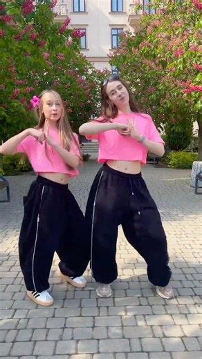 Copines Tik Tok Dance trend / Popular Dence trend