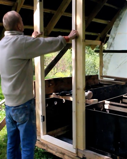 How to Make a Bee House For Your Garden | DIY & Crafts