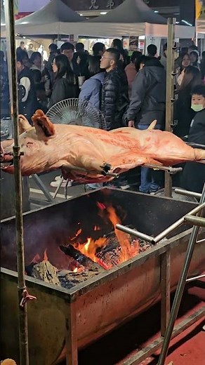 超驚人的烤全豬，烤乳豬根本不夠看，原住民烤肉就是猛 #streetfood #food #shorts