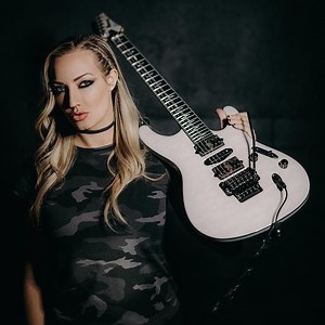 Consume the Fire - Nita Strauss - LETRAS.COM