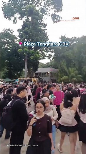 Suasana Menjelang Konser Blackpink, BLINK Padati GBK Sejak Pagi