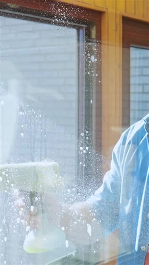 Want streak-free windows that sparkle every time? Here's how the pros at Spotless get it right: • Use a quality washer and squeegee—skip cloths that leave lint behind. • Clean windows on cloudy days to avoid quick drying streaks. • Wipe the squeegee blade after every swipe for flawless results. • Work top to bottom to catch drips before they dry. Leave the hassle to us! Spotless in Düsseldorf guarantees spotless, streak-free windows with every visit. Book your professional window cleaning today 