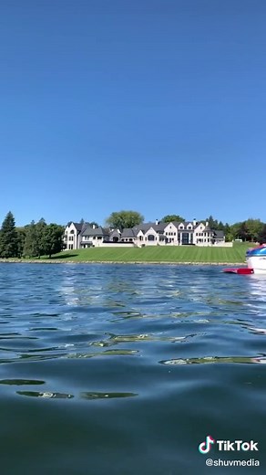 Luxurious Mansion on Lake Minnetonka - A Dream Home!