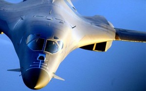 美国军工的天花板！B-1B战略轰炸机，枪骑兵是个传奇！