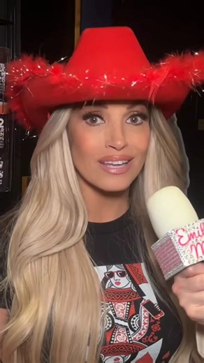 Trish Stratus HAD to bring in Lilian Garcia #wwe #wrestlemania