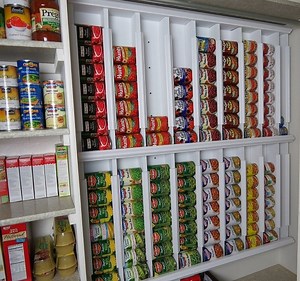 Space Savvy DIY Rotating Canned Food System: 6 Advantages