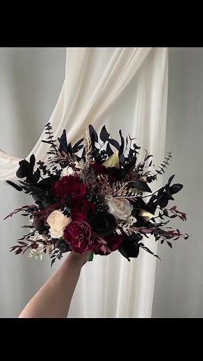Black and Burgundy Wedding Color Schemes for a Stylish Celebration