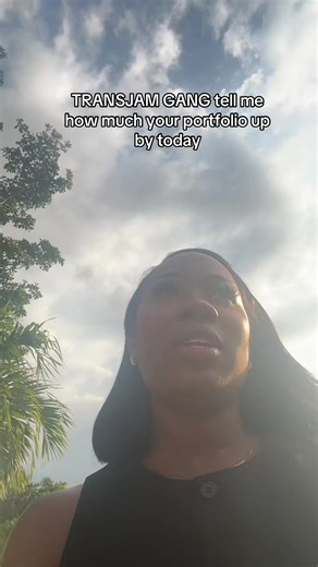 Kodianity (@kodianity)’s video of Graphic Design Portfolio