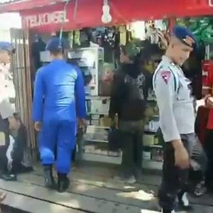 611K views · 10K reactions | MasyaAllah..Tabarakallah..  Sy berbangga dgn Polisi Republik indonesia yg sedang bangkit menjalankn usaha Dakwah.. Usaha dakwah tabligh di kalangan anggota polis di Indonesia.. Menggunakan kedudukan yg Allah pinjamkan pada mereka utk ajak masyarakat usaha atas Iman & memakmurkan masjid. Semoga Allah pilih semua anggota polis di seluruh negara Umat Islam untuk buat usaha atas Iman mgajak manusia pd Allah..amin | US KHAN DA'IE | Facebook