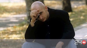 Élőhalottnak mondja magát Cipő édesanyja | 24.hu