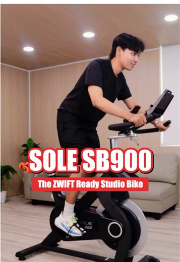 Bukan sekedar sepeda goes 😋🔥 Ini SOLE SB900 — studio bike yang siap bawa latihanmu ke level serius 🚴‍♂️🔥 Kayuhan halus & stabil berkat flywheel 35 lb, dipadu 100 level resistensi magnetik buat kontrol intensitas super presisi. Mau gowes santai sampai latihan berat? Tinggal atur 😏 Nyaman dipakai siapa aja: ✔️ Kursi & stang adjustable (naik-turun, maju-mundur) ✔️ Pedal SPD / Toe Clip hybrid — sepatu biasa atau sepatu sepeda, aman ✔️ Sistem sabuk magnetik senyap, fokus latihan tanpa gangguan L