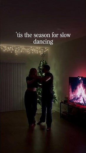 Holiday Slow Dancing 💃🎄