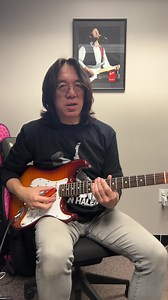 I totally did forget about this lesson! With a screwdriver 🤔 The pickup height lesson. Do you hear the difference? @stewmac_guitar Dan can tell you! #guitar #guitarpickups #pickupheight #singlecoil #magnetpull #privatelesson #privatelessons #tomofujita #fender #stratocaster @fender @fender_jp @berkleeguitardepartment #screwdriver #stewmac #diamondhead | Tomo Fujita