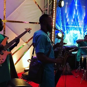 182K views · 23 reactions | I always enjoy my self on stage....dace away your sorrow my dear.AYE KAN LOWA. | Yinka Ayefele | Facebook