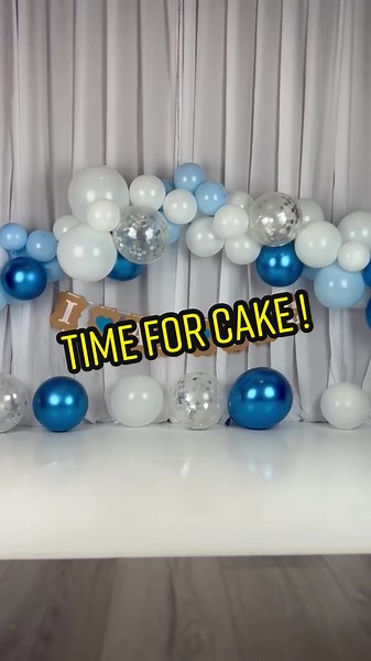 Arthur’s Cake Smash 💙 I always love these cake smashes.. I love prepping the set up, making the cake and taking the photos… I also love editing and delivering the album… but not so much the clean up after 😂 all worth it! And precious memories made 💙