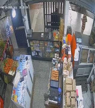CCTV captures M7.5 Earthquake trashing a food store in Caracas, Venezuela