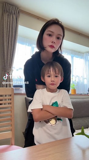 ピグレット 動画: おい！ピグレット！気狂いピグレットと蜂の巣のやり取り