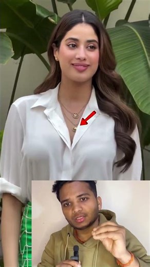 Janhvi Kapoor Spotted at Mumbai & Media Capturing Moment