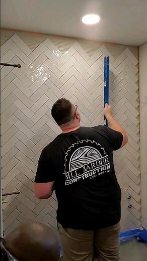 How to properly herringbone a shower wall #tile #herringbonetile #tilework #schluter #showerremodel