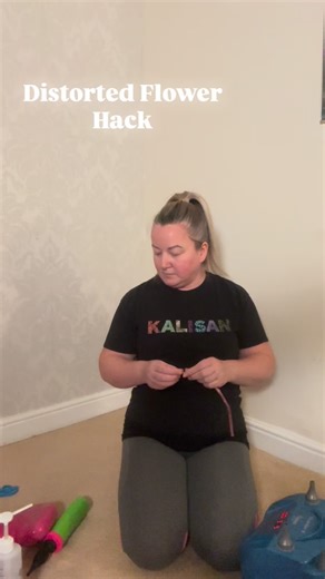 Balloon Distortion made easy. 🎈 Distorted balloon flowers aren’t “trendy.” They’re technical. When executed correctly, distortion creates dimension, structure and movement without compromising the integrity of the balloon. The problem?…….Most petals collapse the moment air is released because the internal pressure hasn’t been controlled correctly. In this demo, I’m demonstrating a simplified distortion petal that: • Maintains structure after deflation • Distributes tension evenly • Holds its fo