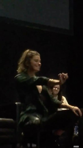 Annie Murphy Updates on Instagram: "Annie dancing to Noah’s acoustic performance of “A Little Bit Alexis” at the Brooklyn Schitt’s Creek: Up Close and Personal show in November 2019 : noanaaman on Twitter #anniemurphy #schittscreek #alexisrose #noahreid #emilyhampshire #alittlebitalexis #tbt #throwback #throwbackthursday #annefrances"