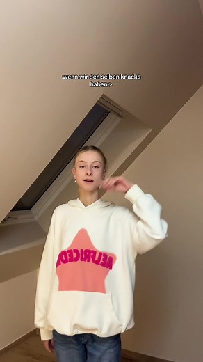 Mona Andrea: Ganzkörper Knacks auf TikTok