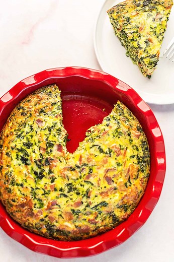 This Crustless Bacon Spinach Quiche has the perfect amount of bacon in every bite! Full of rich flavor makes this perfect for anytime of day! Perfect for meal prep when you want to stay on track! ✅Recipe:https://jenniferbanz.com/bacon-and-spinach-quiche | Low Carb Recipes with Jennifer