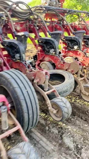 Today’s farm fail. #farmlife #farm #farming #farmtok #agriculture #tractor #foryou #foryoupage #fyp #farmequipment #farmer #farmfails #fastline #fastlinefarmer
