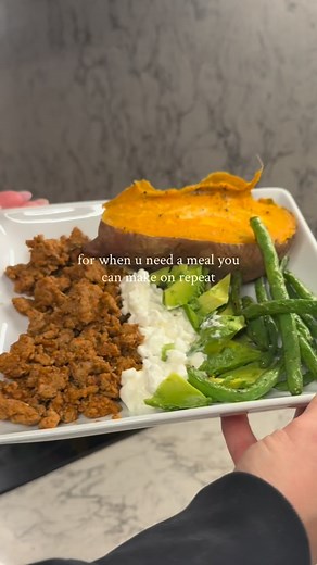 … need a meal you can make on repeat • 94% lean ground turkey • siete taco seasoning (i used half the pack) with 1/4 cup of water - trimmed green beans with sazon, olive oil, salt and pepper air fry for 10 mins shaking halfway in - sweet potato in microwave for about 7 mins, flip halfway through - cottage cheese (I use the lactaid one) - avocado - salt and pepper it all babayy | Cooking with Emma
