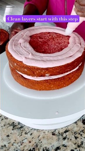 How to Fill a Layered Cake with Buttercream