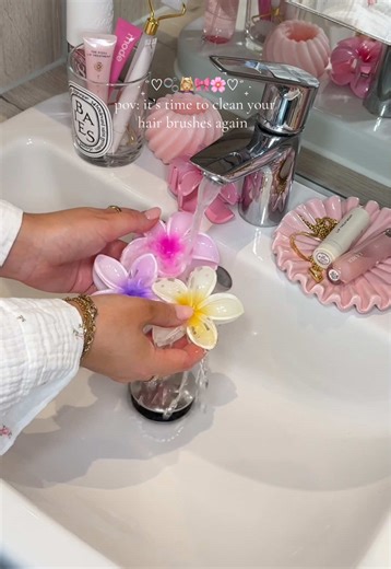 Hair Brush Cleaning: Spring Reset ASMR Tips