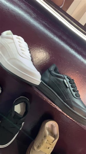 Vuelta a clases con calzados escolares súper accesibles 👟 Talles 27 al 34 Más info en el perfil #calzadospormayor #calzadodeniños #calzadosescolar